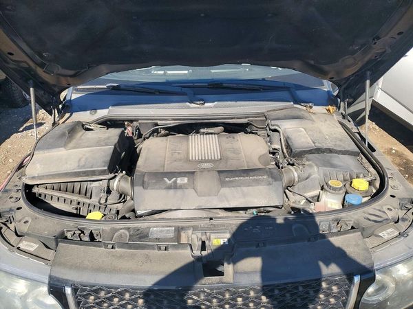 2013 LAND ROVER RANGEROVER SuperCharged — Engine bay
