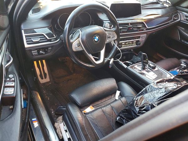 2016 BMW 750 xDrive