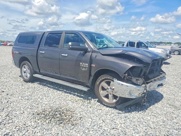 2015 RAM 1500 SLT