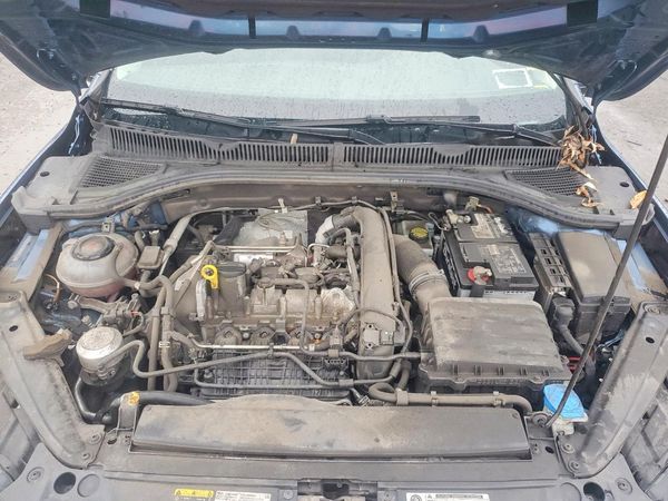 2019 VOLKSWAGEN JETTA SEL — Engine bay