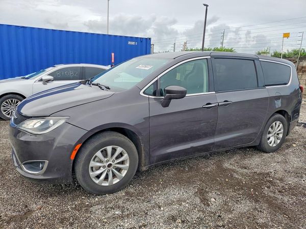 2019 CHRYSLER PACIFICA — DSFA — Front 3/4