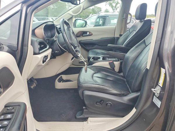2017 CHRYSLER PACIFICA — DENT
