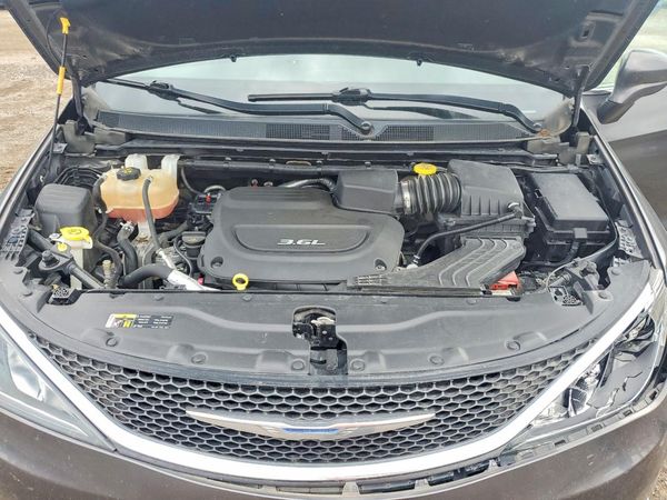 2017 CHRYSLER PACIFICA — Engine bay