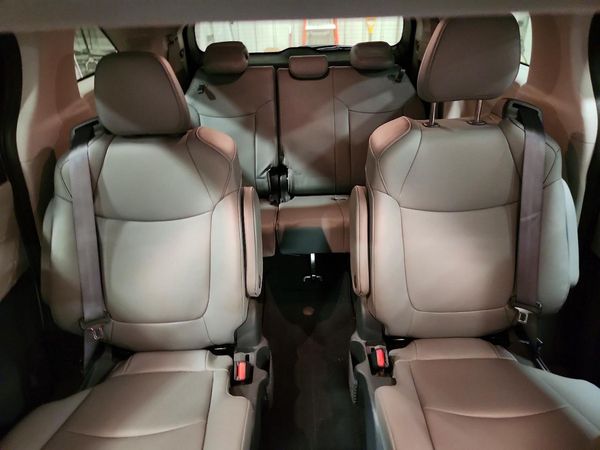 2023 TOYOTA SIENNA XLE