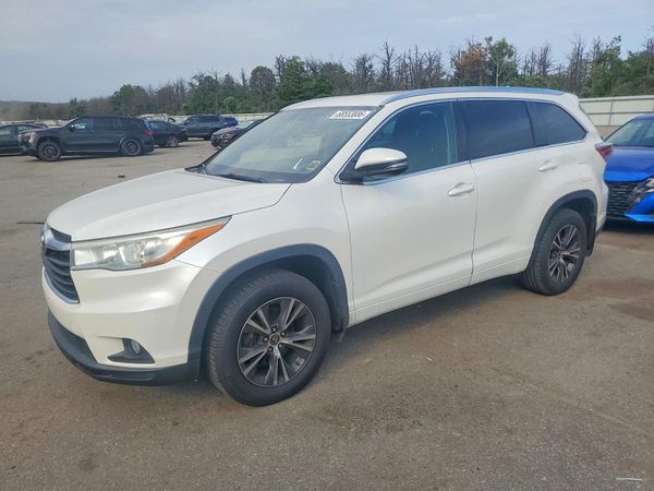 2016 TOYOTA HIGHLANDER — Front 3/4