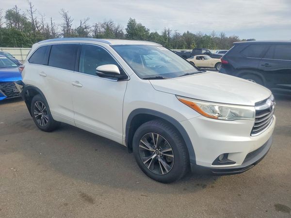 2016 TOYOTA HIGHLANDER — Passenger 3/4