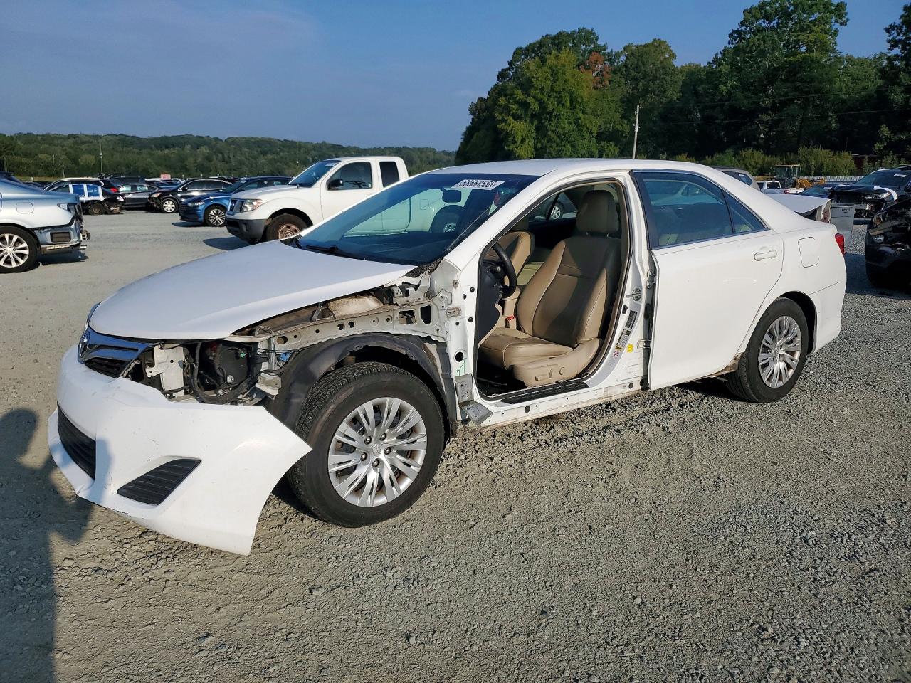 2013 TOYOTA CAMRY — Front 3/4