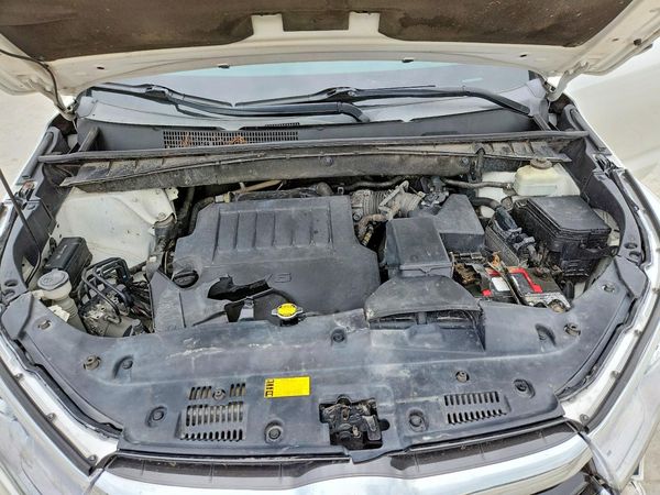 2015 TOYOTA HIGHLANDER Base/Hybrid — Engine bay