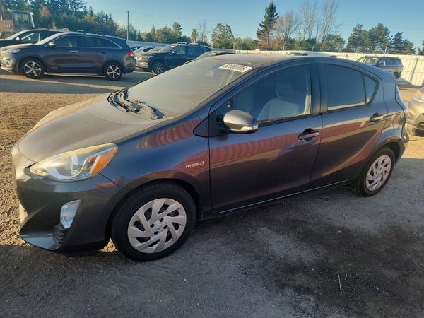 2016 TOYOTA PRIUS — Front 3/4