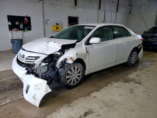 2013 TOYOTA COROLLA — Front 3/4