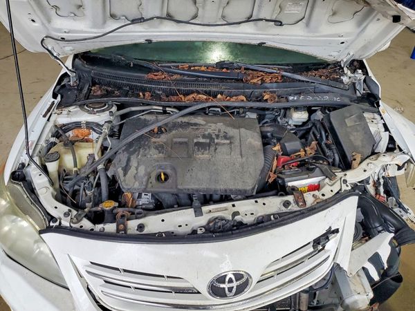 2013 TOYOTA COROLLA — Engine bay
