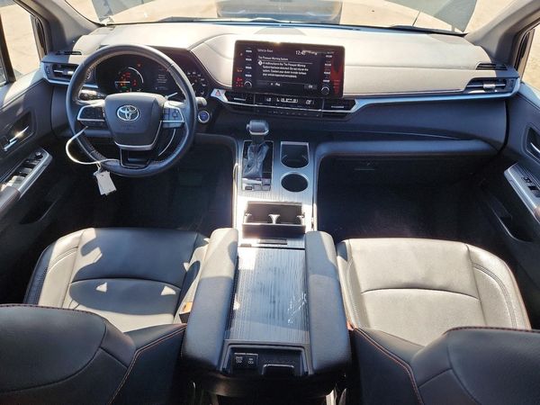 2022 TOYOTA SIENNA XSE
