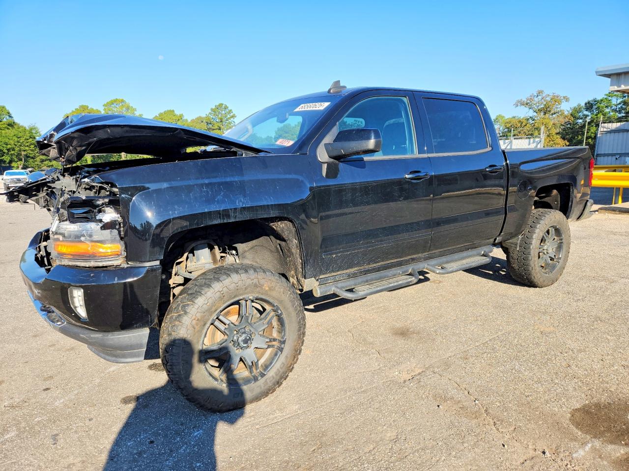 2017 CHEVROLET SILVERADO LT — Front 3/4