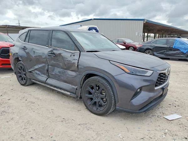 2022 TOYOTA HIGHLANDER — Passenger 3/4