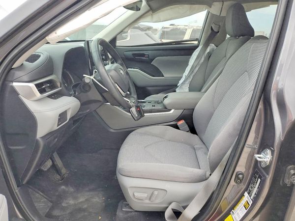 2022 TOYOTA HIGHLANDER — DENT