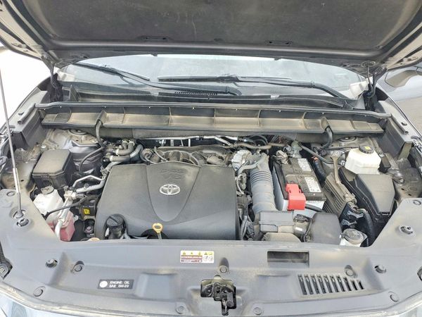 2022 TOYOTA HIGHLANDER — Engine bay