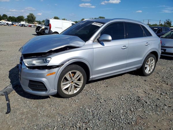 2016 AUDI Q3 quattro Premium Plus — Front 3/4