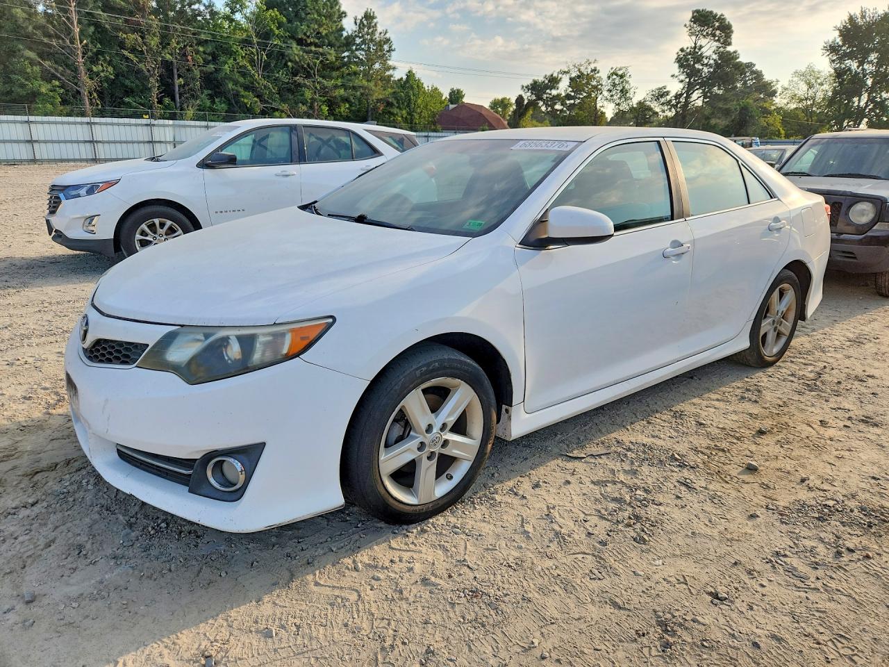 2014 TOYOTA CAMRY — Front 3/4