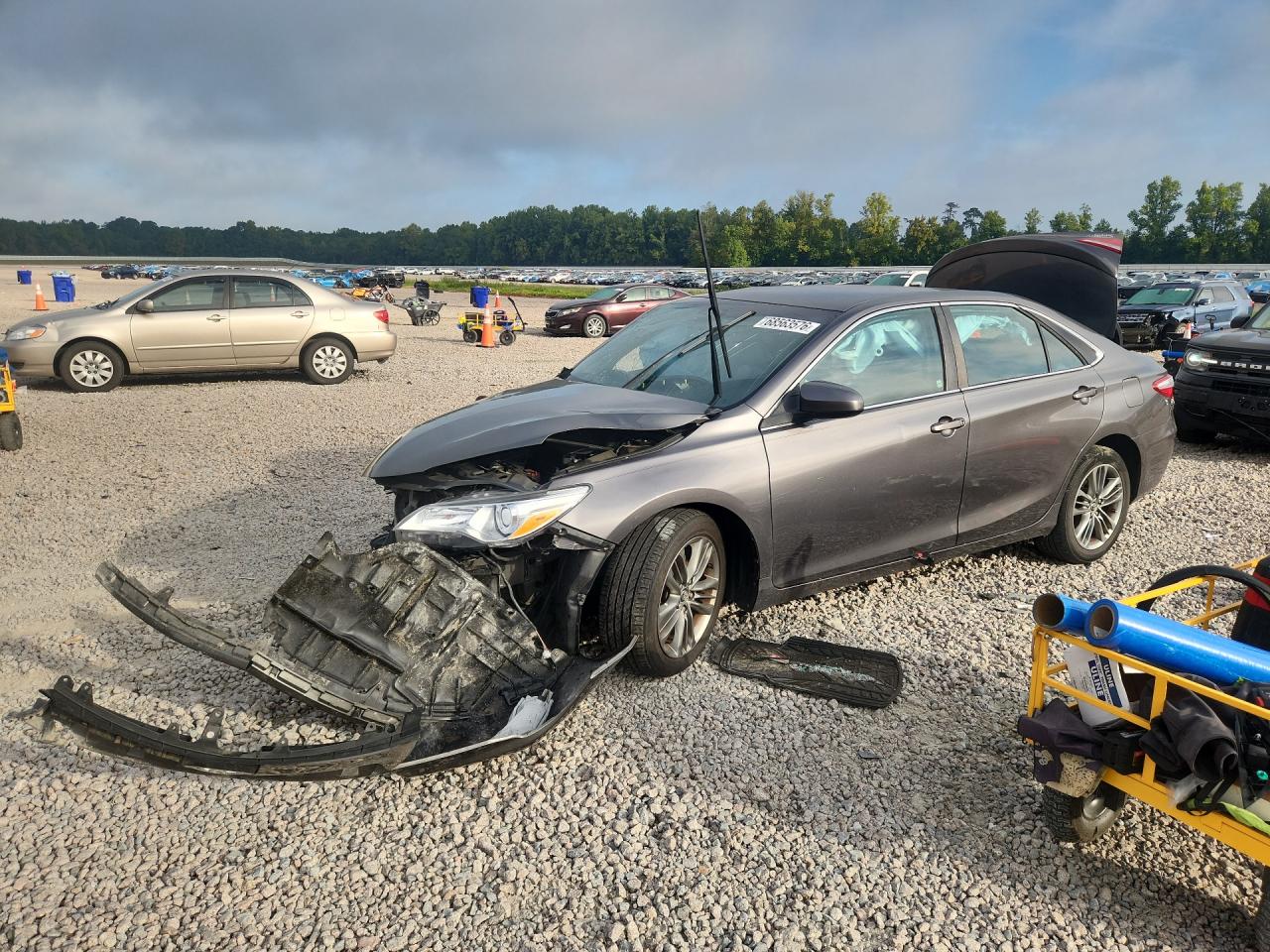 2016 TOYOTA CAMRY — Front 3/4