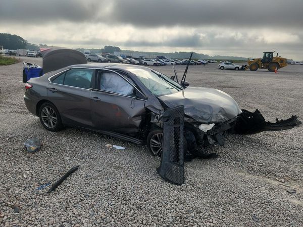 2016 TOYOTA CAMRY — Passenger 3/4