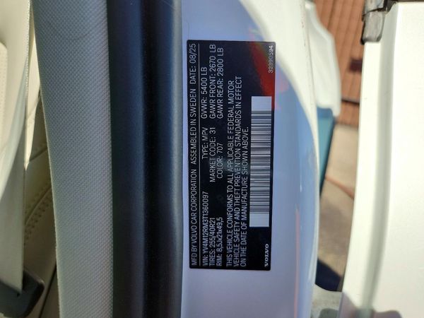 2026 VOLVO XC60 Ultra Dark — VINS