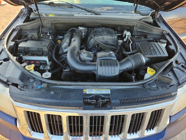 2013 JEEP GRAND CHER Laredo — Engine bay