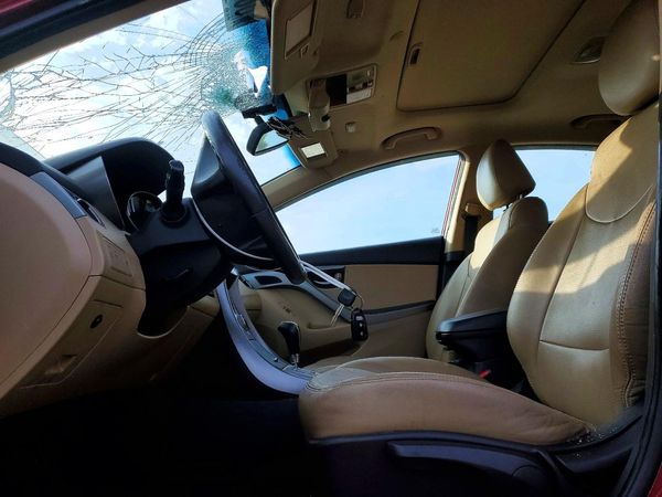 2012 HYUNDAI ELANTRA GLS(Middle grade) — DENT