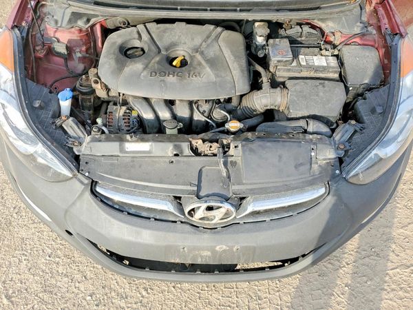 2012 HYUNDAI ELANTRA GLS(Middle grade) — Engine bay