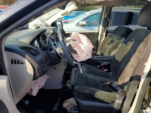 2016 DODGE GRAND CARAVAN SE — DENT