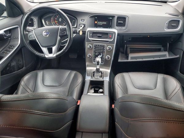 2016 VOLVO V60 CROSS COUNTRY SV33 Premier