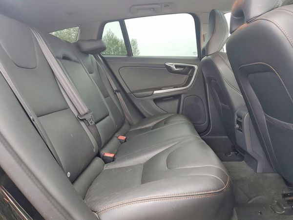 2016 VOLVO V60 CROSS COUNTRY SV33 Premier