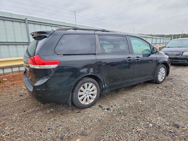 2013 TOYOTA SIENNA — PSRA