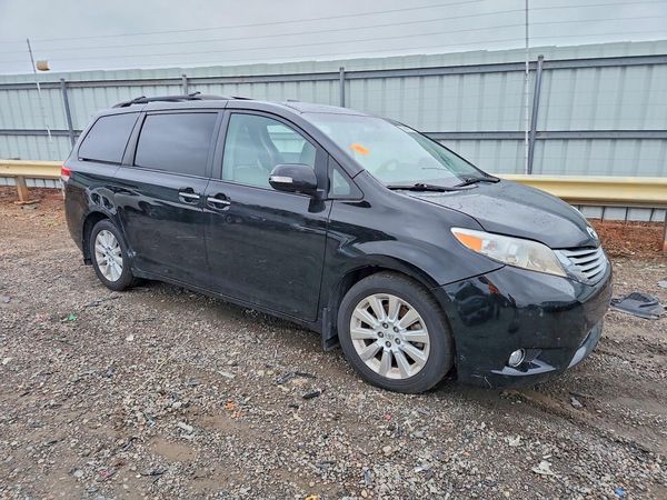2013 TOYOTA SIENNA — Passenger 3/4
