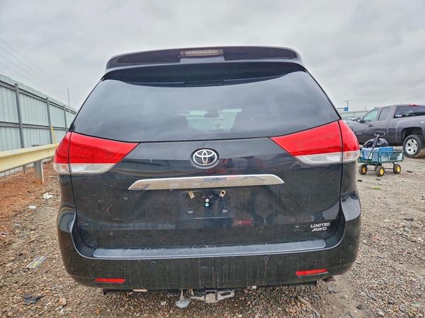 2013 TOYOTA SIENNA — DIRR