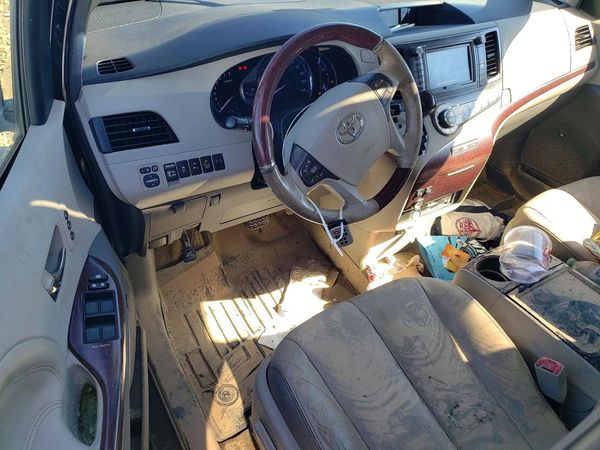 2013 TOYOTA SIENNA — CKPT