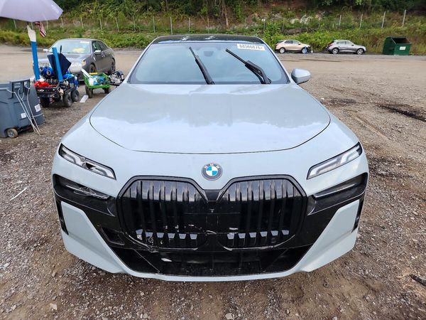 2023 BMW 760