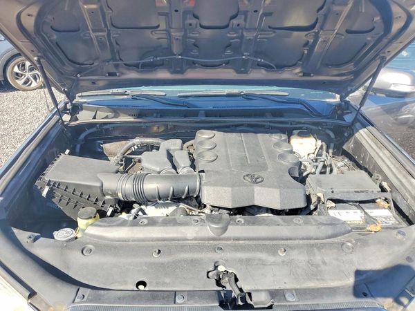 2012 TOYOTA 4RUNNER — Engine bay