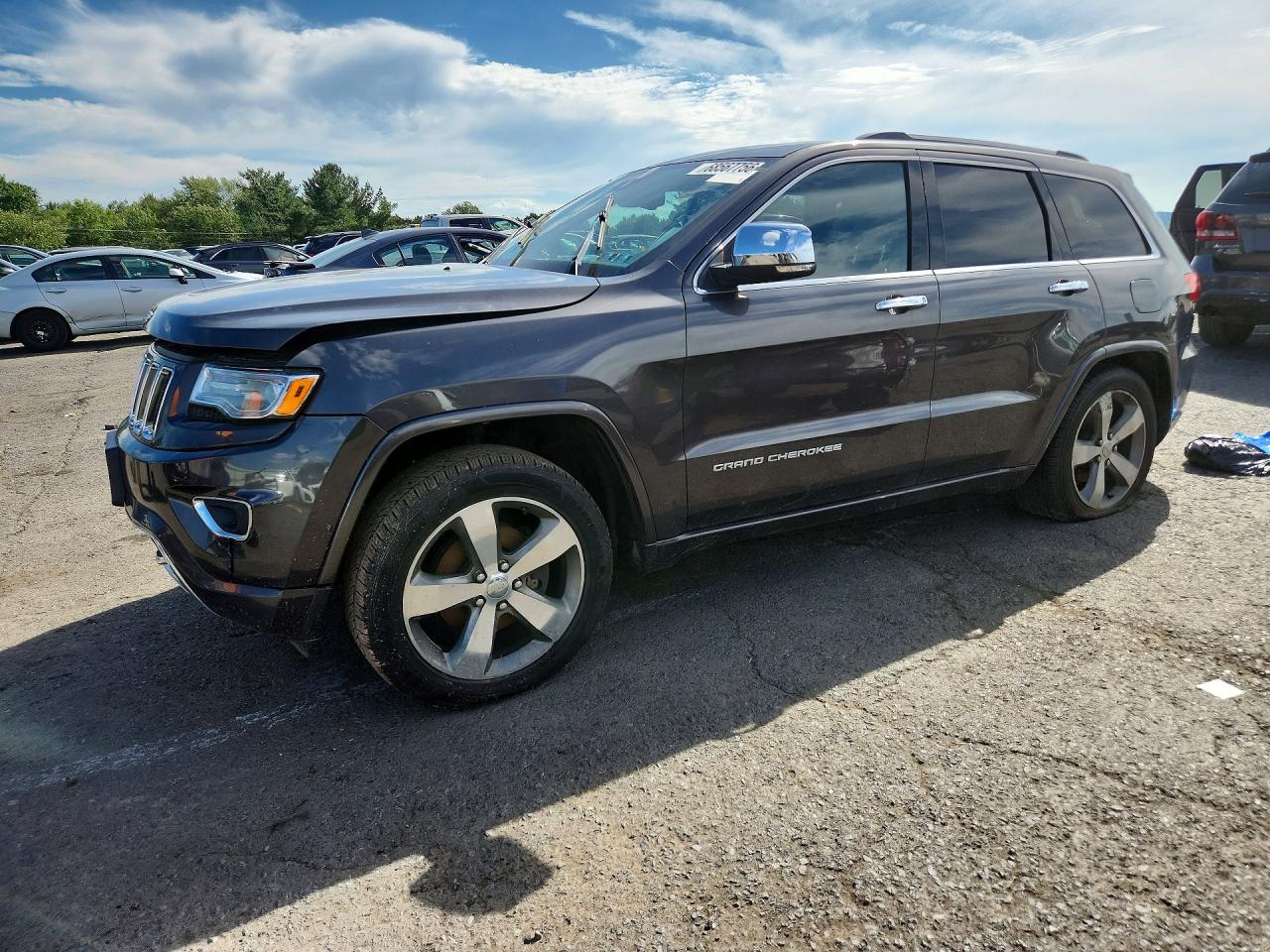 2015 JEEP CHEROKEE Overland — Front 3/4