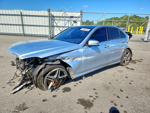 2013 MERCEDES-BENZ C-CLASS C300 — Front 3/4