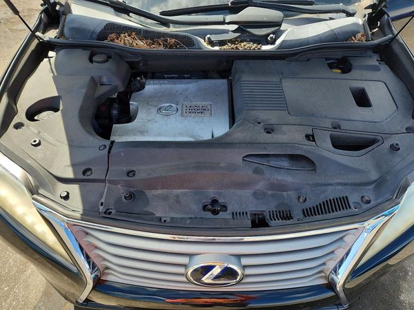 2013 LEXUS RX 450h — Engine bay