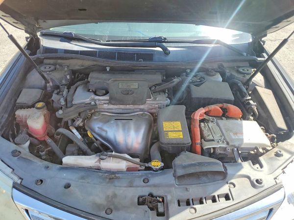 2012 TOYOTA CAMRY SOLA Hybrid — Engine bay