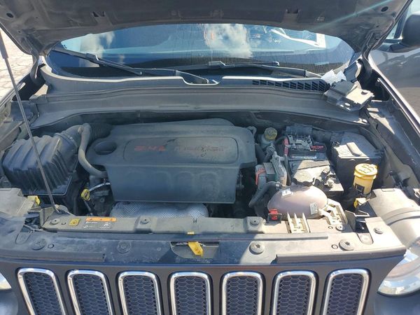 2017 JEEP RENEGADE Sport — Engine bay