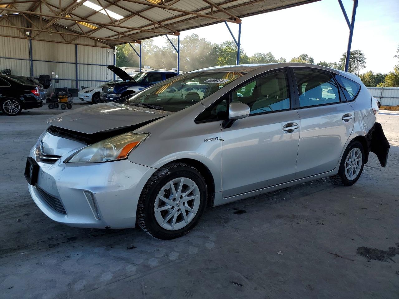 2014 TOYOTA PRIUS V TW — Front 3/4