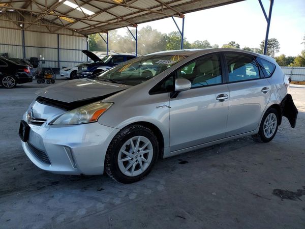 2014 TOYOTA PRIUS V TW — Front 3/4
