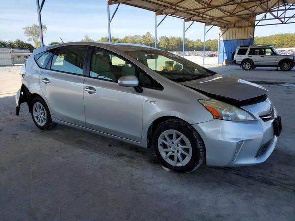 2014 TOYOTA PRIUS V TW — Passenger 3/4
