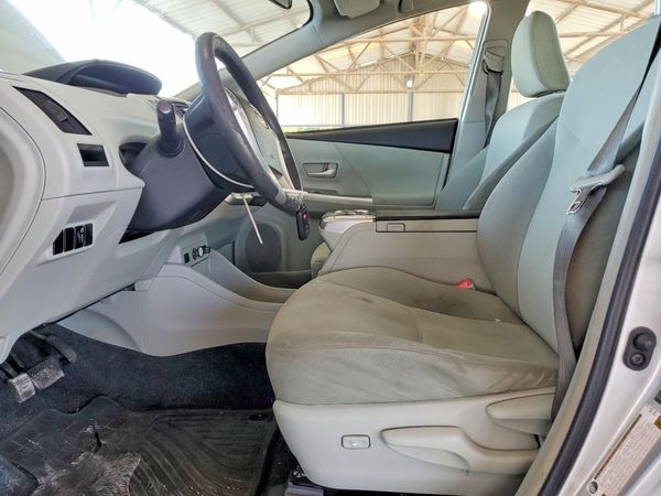 2014 TOYOTA PRIUS V TW — DENT