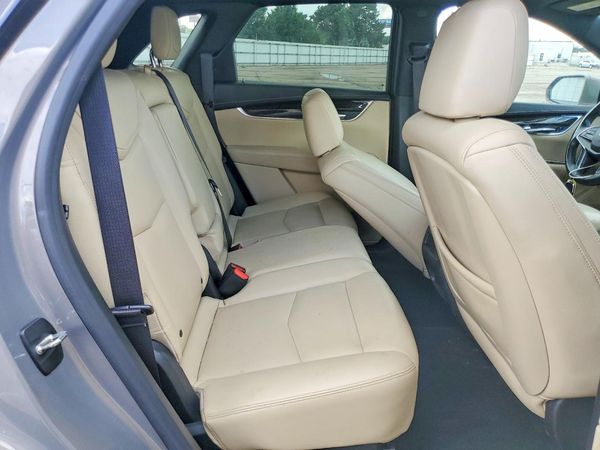 2017 CADILLAC XT5