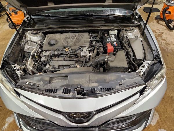 2019 TOYOTA CAMRY — Engine bay