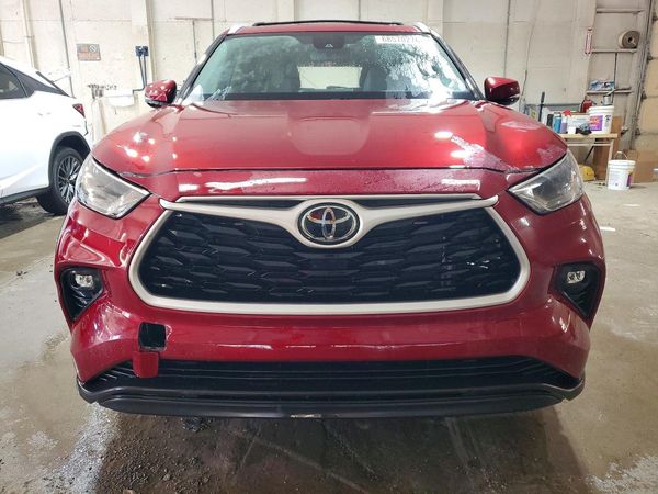 2022 TOYOTA HIGHLANDER XLE