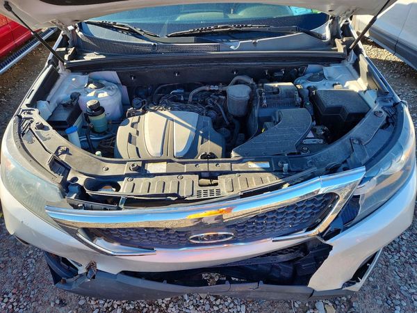 2012 KIA SORENTO GL(Middle-low grade) — Engine bay